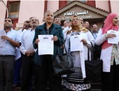 وقفة لأطباء المنيا للمطالبة بزيادة إجراءات مكافحة العدوى بعد وفاة داليا محرز