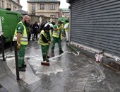 بالصور.. بلدية باريس ترفع آثار الهجوم الدامى أمام المطعم الكمبودى