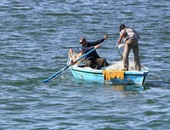 ضبط صيادين يصعقون الأسماك بالكهرباء لصيدها ببحيرة المنزلة