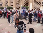 بالفيديو والصور.. أمن جامعة القاهرة يمنع استخدام هتافات الأولتراس فى الدعاية الانتخابية