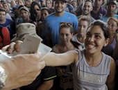 بالصور.. كوستاريكا تعيد فتح الحدود وتمنح مهاجرين كوبيين تأشيرات