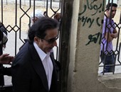 مغادرة أحمد عز وعمرو عسل مقر محاكمتهما بـ"تراخيص الحديد" بعد انتهاء الجلسة