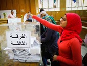بالصور.. تكدس طلاب آداب عين شمس أمام لجان انتخابات اتحاد الطلبة‎