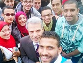 "صحافة المواطن".. "سلفى" لجابر نصار أثناء انتخابات اتحاد طلبة جامعة القاهرة
