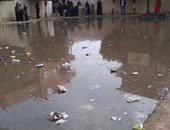 "صحافة المواطن".. مدرسة أبو بكر الصديق بـ"القليوبية" تغرق فى مياه الصرف