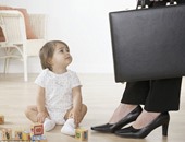 5 حاجات بتخطر فى بال الأم العاملة أهمها الغيرة من "ستات البيوت"