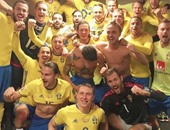 إبراهيموفيتش يتوسط نجوم السويد للاحتفال بالتأهل ليورو 2016
