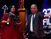 وزير الثقاقة يكرم فرح خان والنجمة تهدى التكريم لكل امرأة لديها حلم