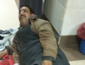 صحافة المواطن.. مريض يتلقى العلاج على الأرض بمستشفى الدمرداش بالعباسية
