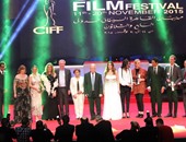 "النجوم" على السجادة الحمراء بحفل ختام مهرجان القاهرة السينمائى
