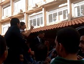 طلاب "تجارة الإسكندرية" يحتفلون بالفوز فى انتخابات اتحاد الجامعة
