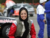 "لاله صدیق" أول سائقة سيارات سبق إيرانية.. تتحدى القمع والاضطهاد