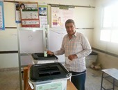 بالصور.. أحمد مجاهد يدلى بصوته فى انتخابات البرلمان بالحامول