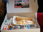 صحافة المواطن: مرشح يوزع وجبات داخل اللجان الانتخابية بدائرة الزيتون