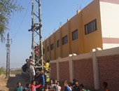 بالصور.. تلاميذ مدرسة الرقاقنة بسوهاج معرضون للموت صعقا بالكهرباء