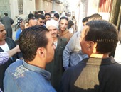 أهالى قرى بدمياط يحتشدون أمام اللجان فى الساعات الأخيرة