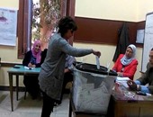 بالفيديو.. أنوشكا تدلى بصوتها فى انتخابات البرلمان بمصر الجديدة