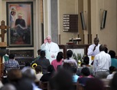 بالصور..البابا يسعى بافريقيا إلى رأب الصدوع فى العلاقة بين المسلمين والمسيحيين