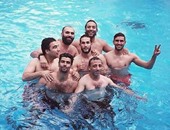 بالصور.. ميدو ولاعبو الإسماعيلى يستجمون فى حمام السباحة و"الأكوا" بتونس