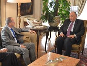 وزير الخارجية يستعرض جهود دعم استقرار ليبيا مع مبعوثها الدولى الجديد