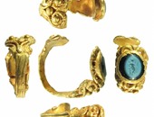 بالصور.. العثور على خاتم من ذهب بداخله صورة كيوبيد تاريخها 1700 سنة