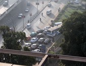 تباطؤ حركة السيارات بالقاهرة والجيزة أعلى المحاور لزيادة الأحمال
