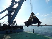 الونش "إنقاذ1" ينتشل 600 طن من حطام السفن الغارقة بميناء الإسكندرية