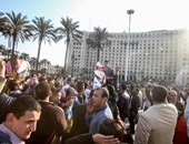 قوات الأمن تمهل حملة الماجستير 15 دقيقة لإخلاء ميدان التحرير