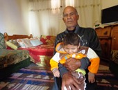 بالصور.."أحمد" طفل سيناوى عمره أربع سنوات ووزنه 8 كجم ولا يتحرك.. وجد الطفل: طرقت أبواب عيادات أطباء 4 محافظات دون نتيجة.. ونحتاج 500 جنيه شهريا للعلاج دون فائدة.. ويستغيث بوزارة الصحى لعلاج حفيده