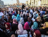 الشرطة النسائية تصل محيط مجلس الوزراء بالتزامن مع وقفة حملة الماجستير