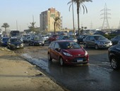 صحافة مواطن: بالفيديو.. تكدس السيارات بسبب مطب صناعى فى "الوفاء والأمل"