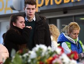بالصور.. أهالى ضحايا الطائرة الروسية يضعون الزهور لتأبين ذويهم