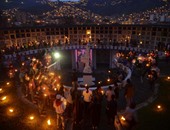 بالصور.. كولومبيا تحيى عيد القديسين بالشموع والزهور وأرق الكلمات