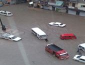 أهالى بالإسكندرية يقطعون الطريق الزراعى بسبب تراكم مياه المطر بمنازلهم