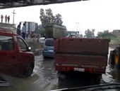 بالفيديو..تكدس مرورى بنفق طنطا بسبب الأمطار..والحى يستعين بـ"لودر" لرفع المياه