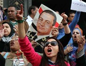 وقفة لأنصار مبارك أمام مستشفى المعادى لإيحاء الذكرى الخامسة لتنحيه غدًا
