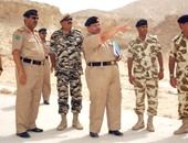 القائد العام لقوة دفاع البحرين ورئيس الأركان يتفقدان وحدة دفاعية