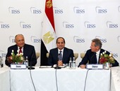 الرئيس السيسى يلتقى نخبة من خبراء المعهد الدولى للدراسات الاستراتيجية