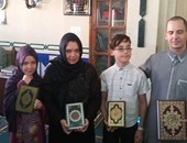بالصور.. أسرة إلمانية تشهر إسلامها بمسجد التوحيد بالغردقة