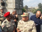 بالصور.. قائد المنطقة الشمالية يتابع أعمال تطهير مصارف الصرف بالإسكندرية