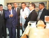 وزير الصحة يتفقد مستشفيات معهد ناصر ويستمع لمشكلات المرضى