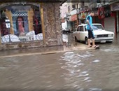 غرق شارع عثمان بن عفان فى المحلة الكبرى بسبب كسر ماسورة مياه