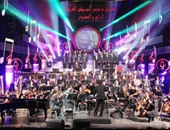 بدء ختام "الموسيقى العربية" وإيناس عبد الدايم تسلم حلمى النمنم درع المهرجان