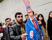 بالصور.. مظاهرة أمام السفارة الأمريكية فى اسطنبول ضد زيارة أوباما