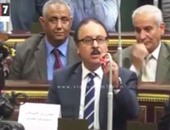 بالفيديو..وزير الاتصالات يوضح لنواب البرلمان طريقة استخدام "الكارت الذهبى"