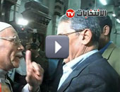 عمرو موسى يرفع شعار الوحدة الوطنية هى الحل فى حى شبرا