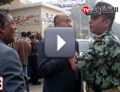 الجيش يوضح للناخبين الإرشادات الانتخابية عن طريق الميكروفون