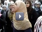 نوارة نجم تقود مظاهرة نسائية داخل ساحة الجامع الأزهر 