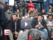 اعتصام عمرو حمزاوى والنجار على سلالم نقابة الصحفيين