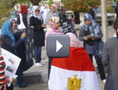 طالبات جامعة أسيوط يهتفن ضد "العسكرى" 